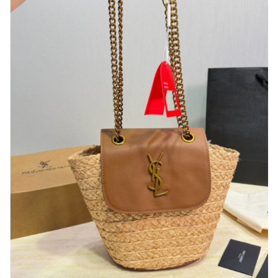 Raffia woven handbag with vegetable-tanned leather
